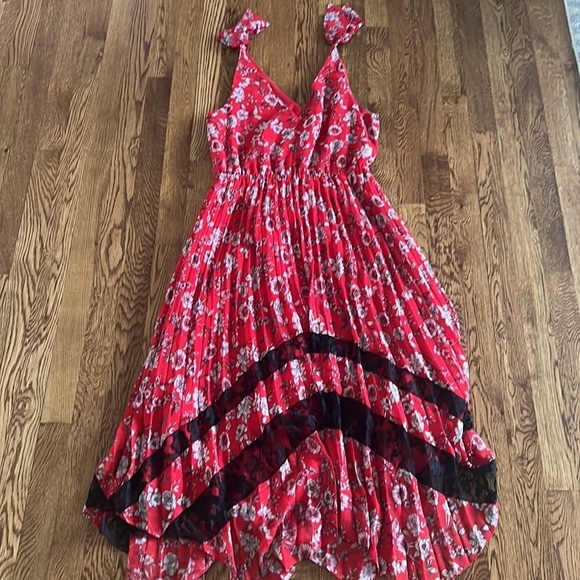 Nanette Lenore Woman’s Red Floral Printed Dress Size 6 - Picture 5 of 7